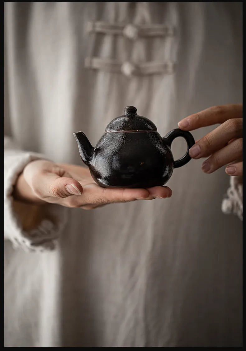"Wangxuan Shino-style Black Glaze Pear-shaped Teapot"