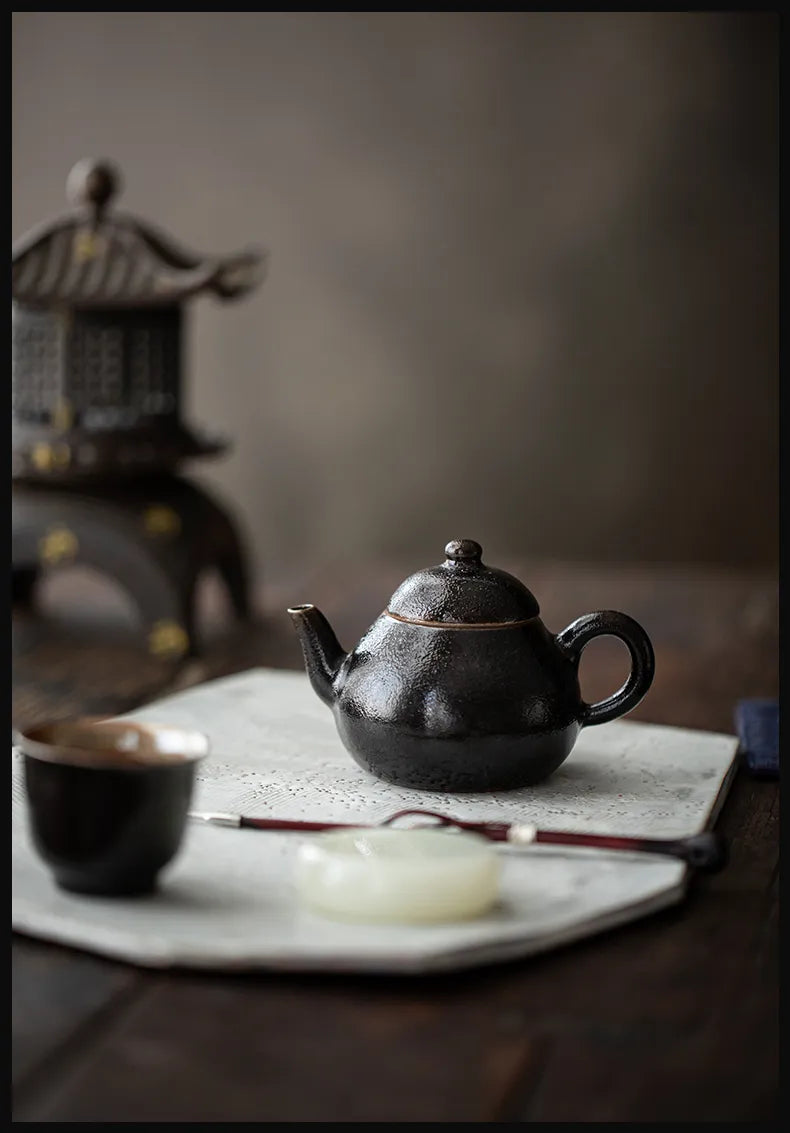 "Wangxuan Shino-style Black Glaze Pear-shaped Teapot"