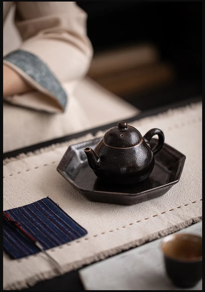 "Wangxuan Shino-style Black Glaze Pear-shaped Teapot"