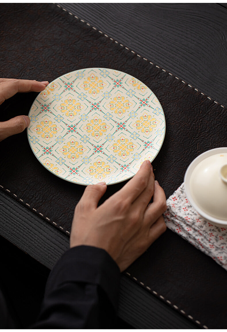 Baoxiang Pattern Cream Yellow Round Pot Bearing