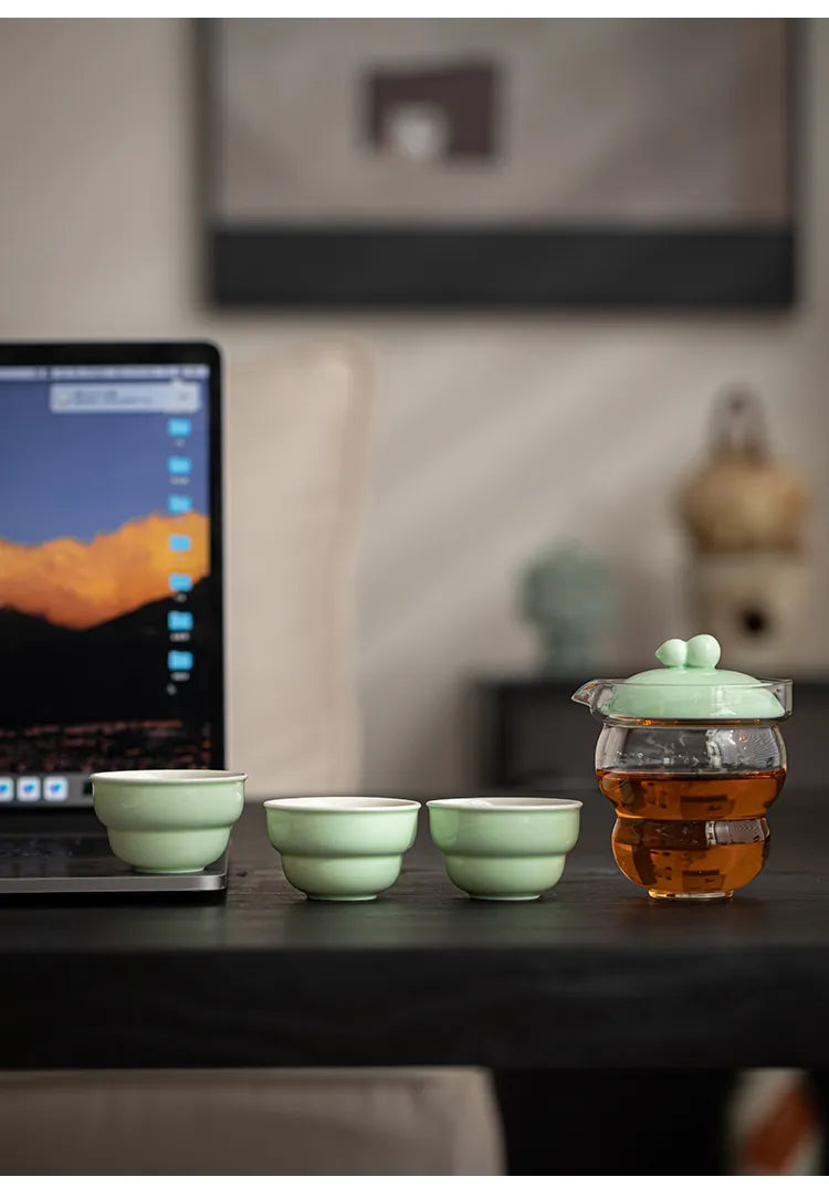 “Verdant Gourd” Portable Kungfu Tea Cup – Elegant Travel Teaware Inspired by Nature