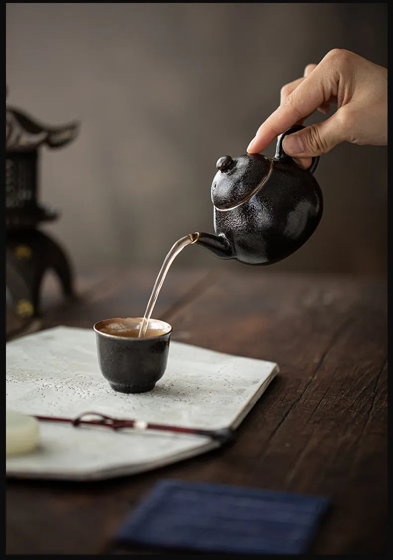 "Wangxuan Shino-style Black Glaze Pear-shaped Teapot"