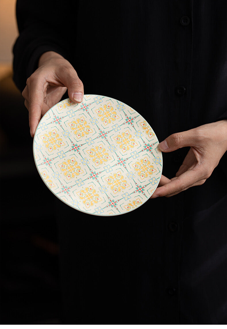 Baoxiang Pattern Cream Yellow Round Pot Bearing
