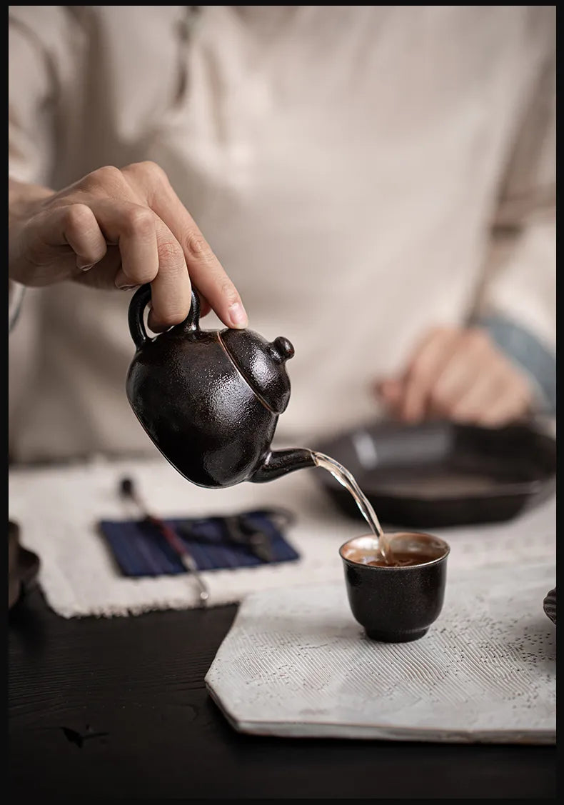 "Wangxuan Shino-style Black Glaze Pear-shaped Teapot"