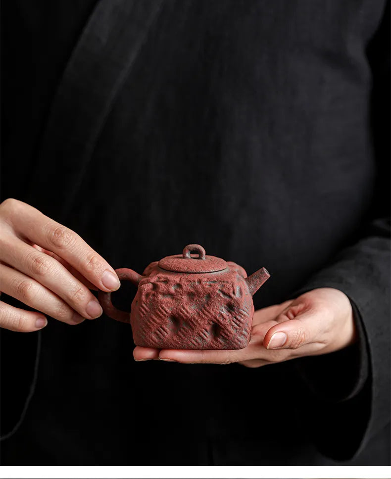 "Vintage Black Tea Teapot – Guzhuo"